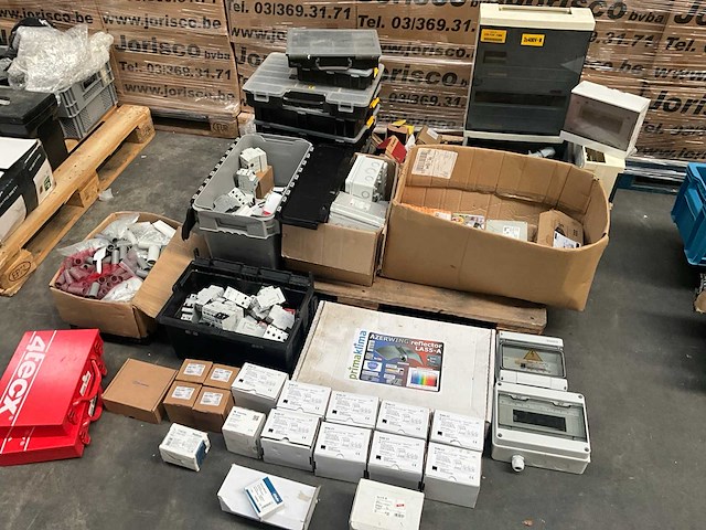 Partij elektra en diversen - afbeelding 1 van  44