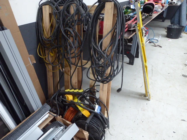 Partij elektriciteitskabels - afbeelding 1 van  5