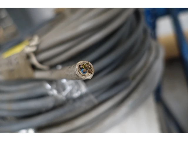 Partij elektriciteitskabels - afbeelding 20 van  20