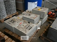 Partij elektriciteitskasten - afbeelding 1 van  5