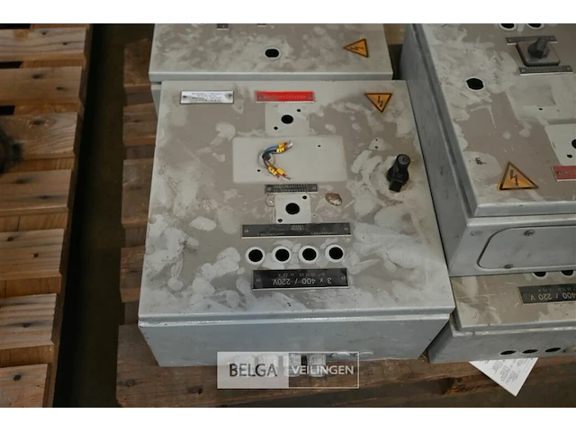 Partij elektriciteitskasten - afbeelding 2 van  5