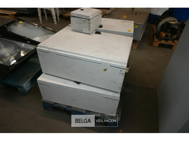 Partij elektriciteitskasten - afbeelding 2 van  6