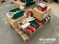 Partij elektrisch installatiemateriaal - afbeelding 1 van  7