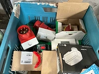 Partij elektrisch onderdelen - afbeelding 2 van  4