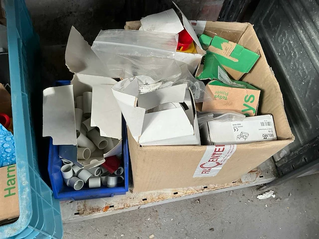 Partij elektrisch onderdelen - afbeelding 4 van  4