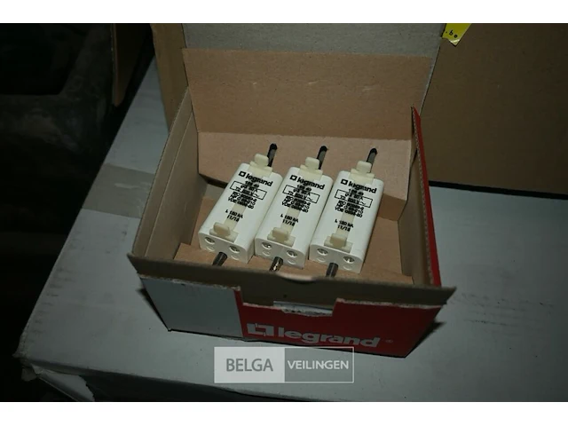 Partij elektrische onderdelen en lampen - afbeelding 2 van  7
