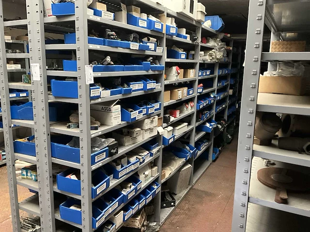 Partij elektrische onderdelen - afbeelding 1 van  20