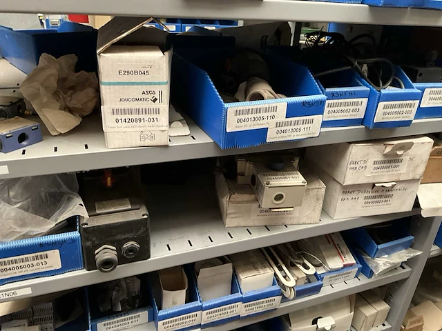 Partij elektrische onderdelen - afbeelding 15 van  20