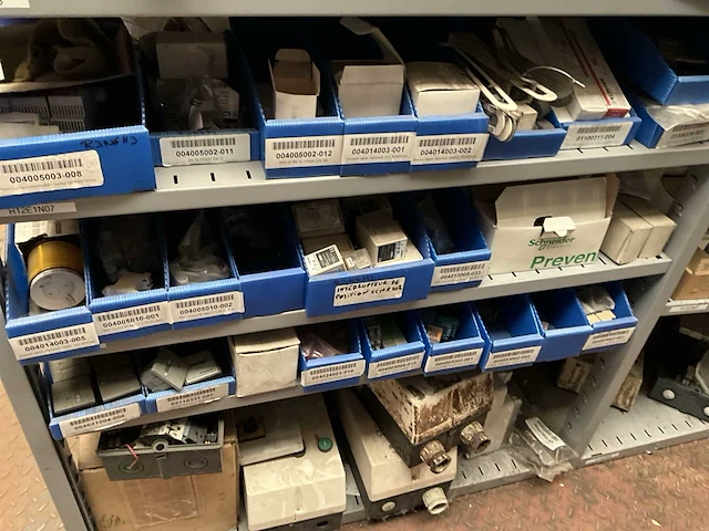 Partij elektrische onderdelen - afbeelding 16 van  20
