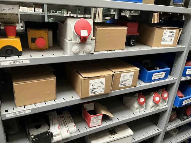 Partij elektrische onderdelen - afbeelding 18 van  20