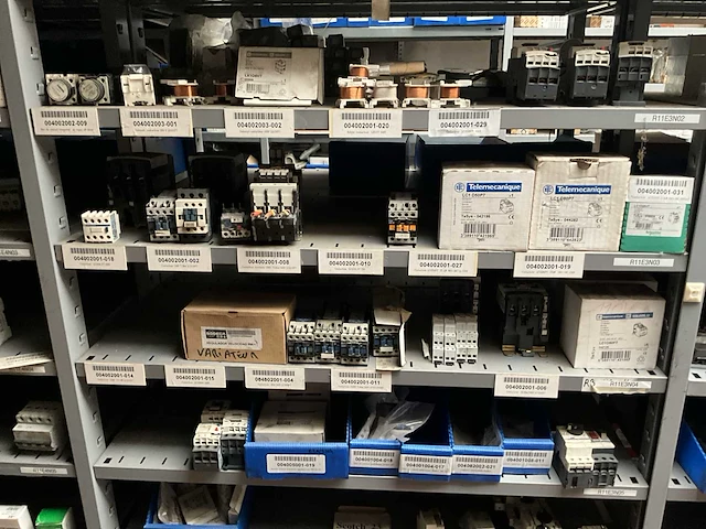 Partij elektrische onderdelen - afbeelding 2 van  20