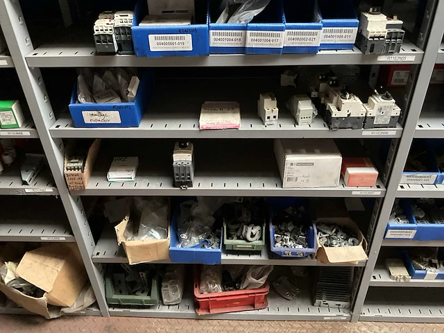 Partij elektrische onderdelen - afbeelding 3 van  20