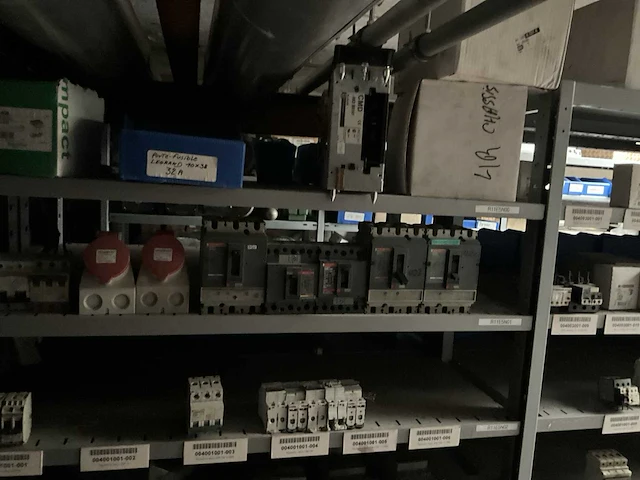 Partij elektrische onderdelen - afbeelding 7 van  20