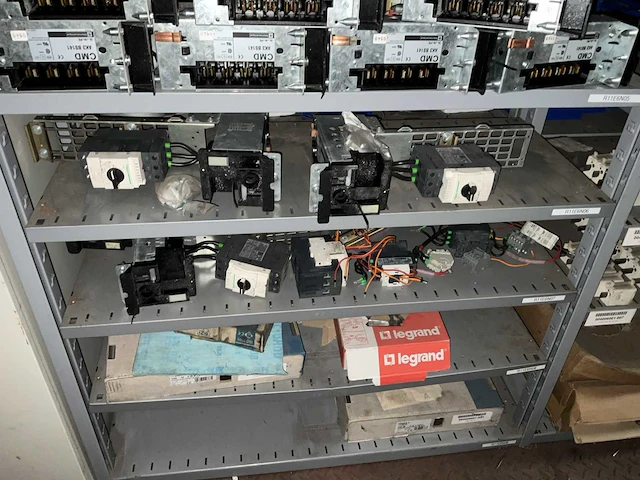 Partij elektrische onderdelen - afbeelding 13 van  20