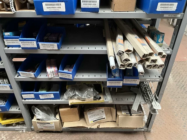 Partij elektrische onderdelen - afbeelding 16 van  20