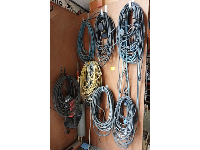 Partij elektrische/persluchtkabels - afbeelding 1 van  5