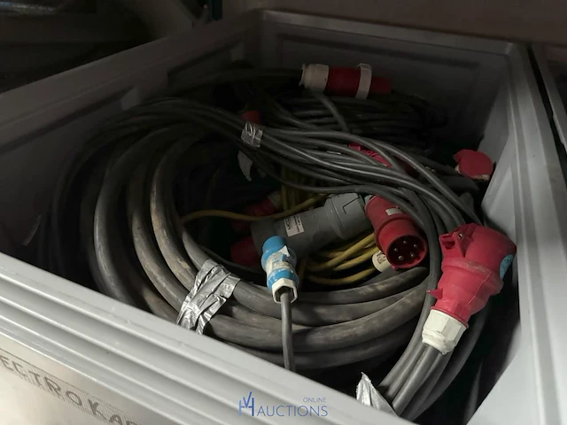 Partij elektrokabel, absorptie materiaal en chemieslangen 1duim - afbeelding 1 van  4