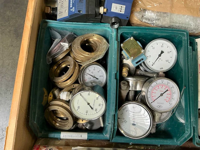 Partij elektromotoren en pneumatische onderdelen - afbeelding 8 van  18