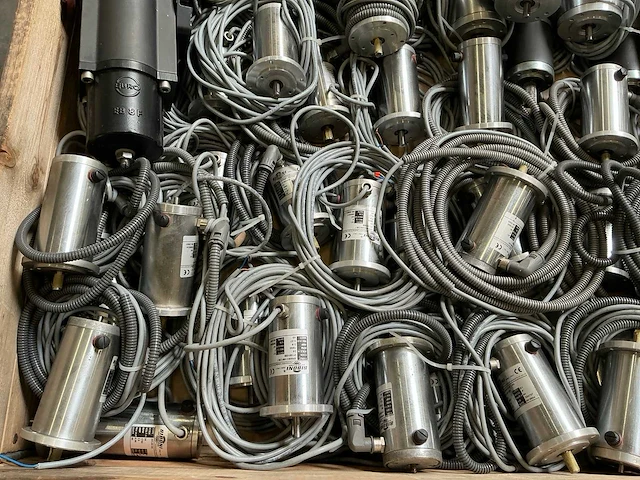 Partij elektromotoren en pneumatische onderdelen - afbeelding 14 van  18