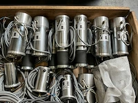 Partij elektromotoren en pneumatische onderdelen - afbeelding 15 van  18