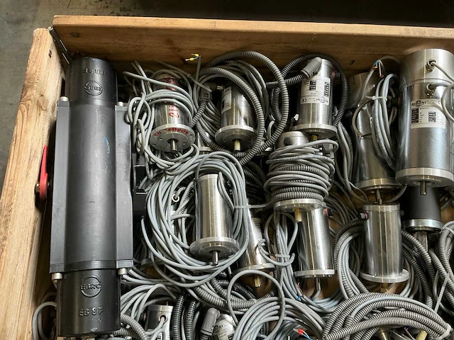 Partij elektromotoren en pneumatische onderdelen - afbeelding 16 van  18