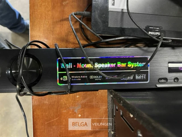 Partij elektronica - beamer, box lg en scherm - afbeelding 3 van  7