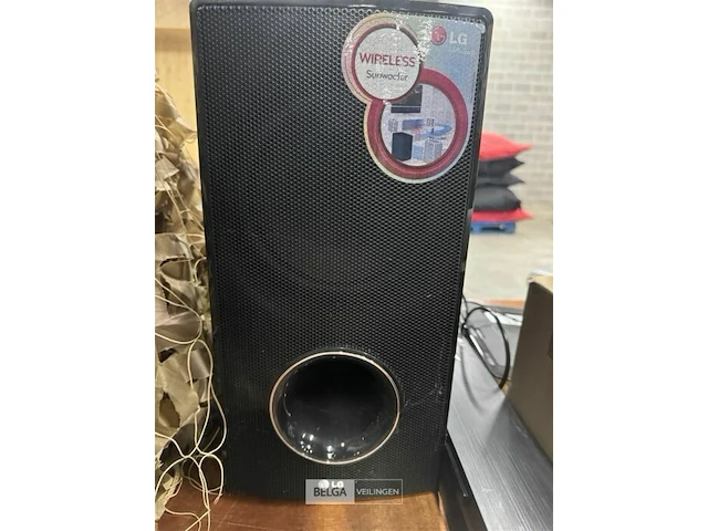 Partij elektronica - beamer, box lg en scherm - afbeelding 6 van  7