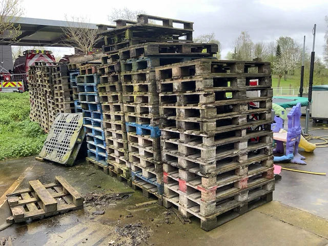 Partij euro pallets - afbeelding 1 van  4