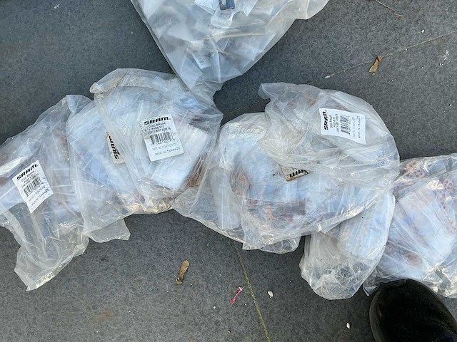 Partij fiets accessoires (velglinten, remblokjes, framebeugels) - afbeelding 4 van  5