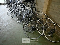 Partij fietskaders en fietswielen - afbeelding 5 van  9