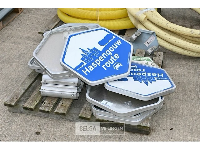 Partij fietsroute borden divers - afbeelding 1 van  1