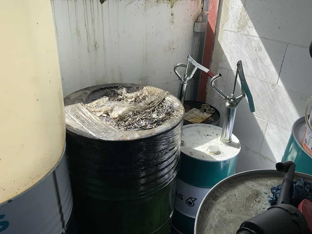 Partij garage inventaris - afbeelding 3 van  17