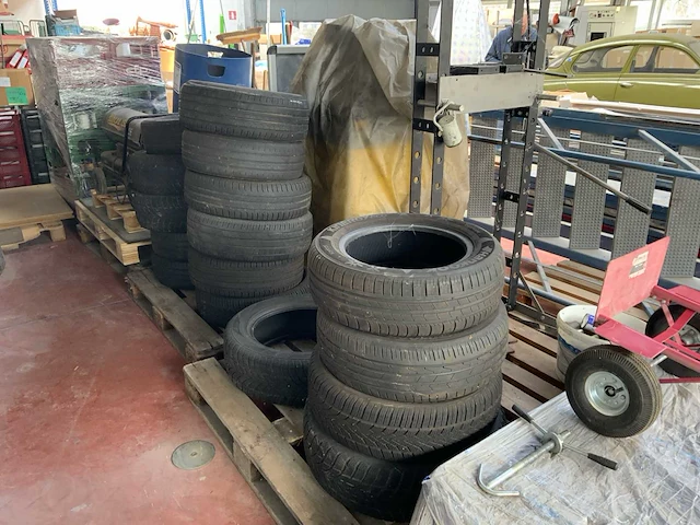 Partij garage inventaris - afbeelding 1 van  17