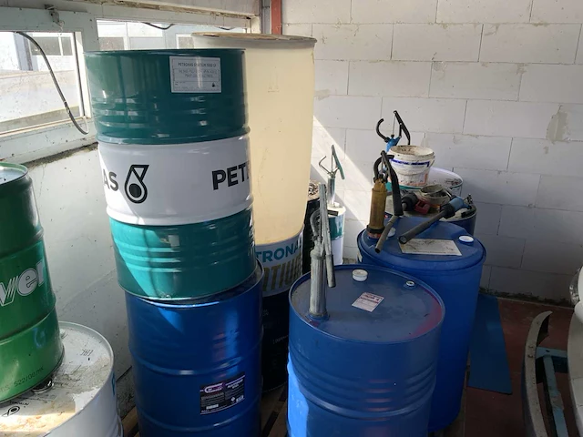 Partij garage inventaris - afbeelding 17 van  17