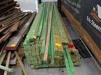Partij gedrenkte houten latten - afbeelding 1 van  4