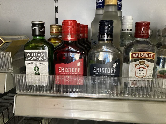 Partij geestrijke dranken - afbeelding 2 van  7