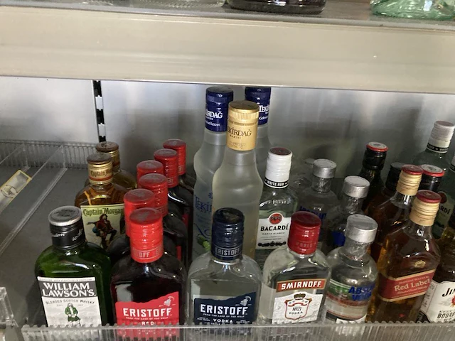 Partij geestrijke dranken - afbeelding 7 van  7
