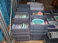 Partij gekleurde borden - afbeelding 1 van  4