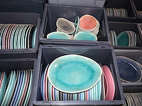 Partij gekleurde borden - afbeelding 3 van  4