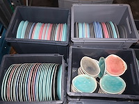 Partij gekleurde borden - afbeelding 4 van  4