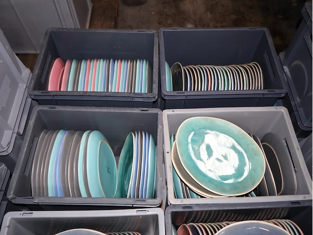 Partij gekleurde borden - afbeelding 5 van  5