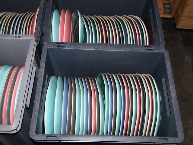 Partij gekleurde borden - afbeelding 4 van  4