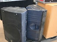 Partij geluid met o.a. mengtafel en speakers - afbeelding 3 van  11