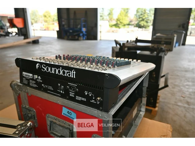 Partij geluid met o.a. mengtafel en speakers - afbeelding 7 van  11
