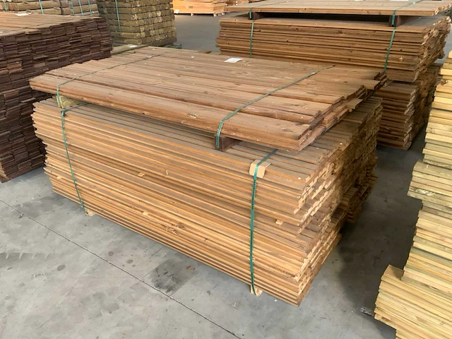 Partij gevelbekleding en vondelplanken - afbeelding 2 van  6