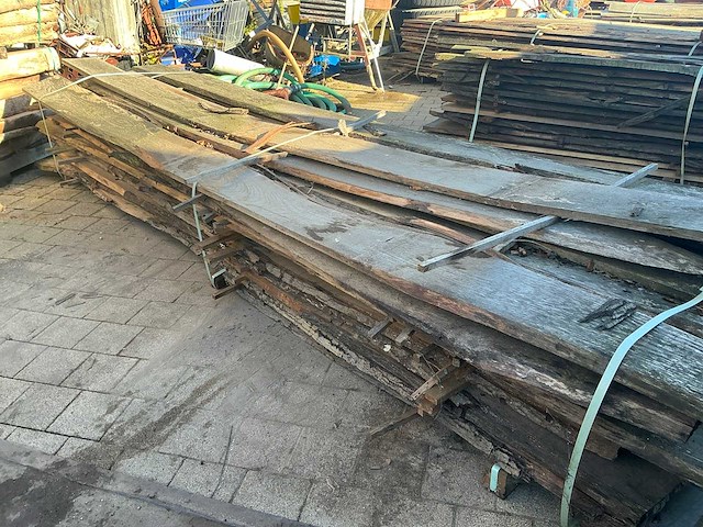 Partij gezaagde boomstamplanken eik - afbeelding 3 van  4