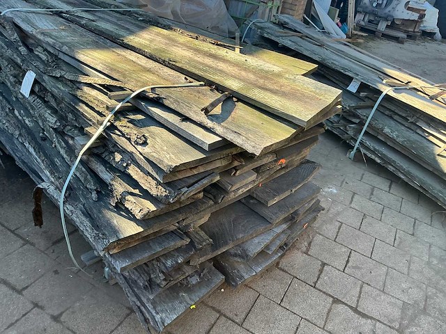 Partij gezaagde boomstamplanken eik - afbeelding 3 van  4