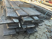 Partij gezaagde boomstamplanken eik - afbeelding 4 van  4