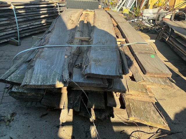 Partij gezaagde boomstamplanken eik - afbeelding 4 van  4