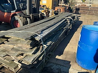 Partij gezaagde boomstamplanken eik - afbeelding 1 van  4